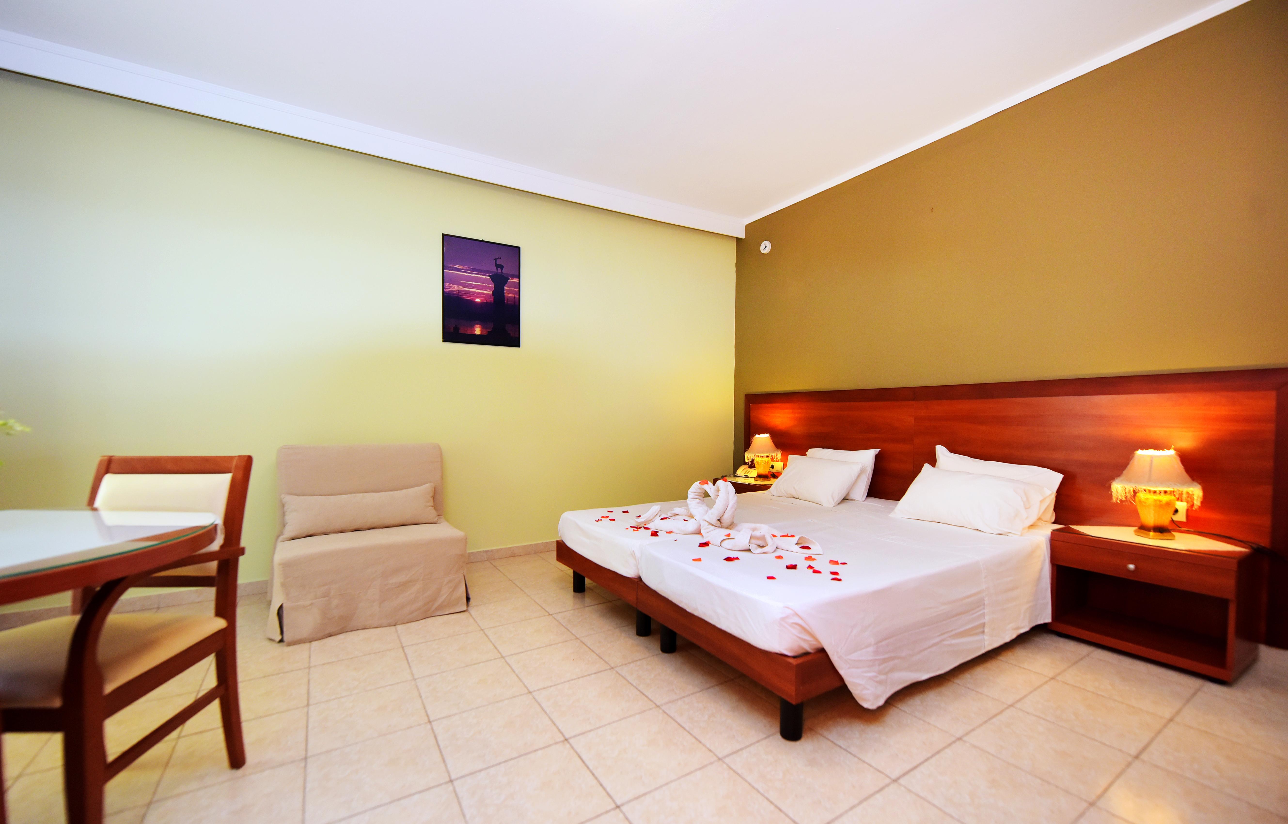 Esmeralda Hotel Kremasti  Luaran gambar