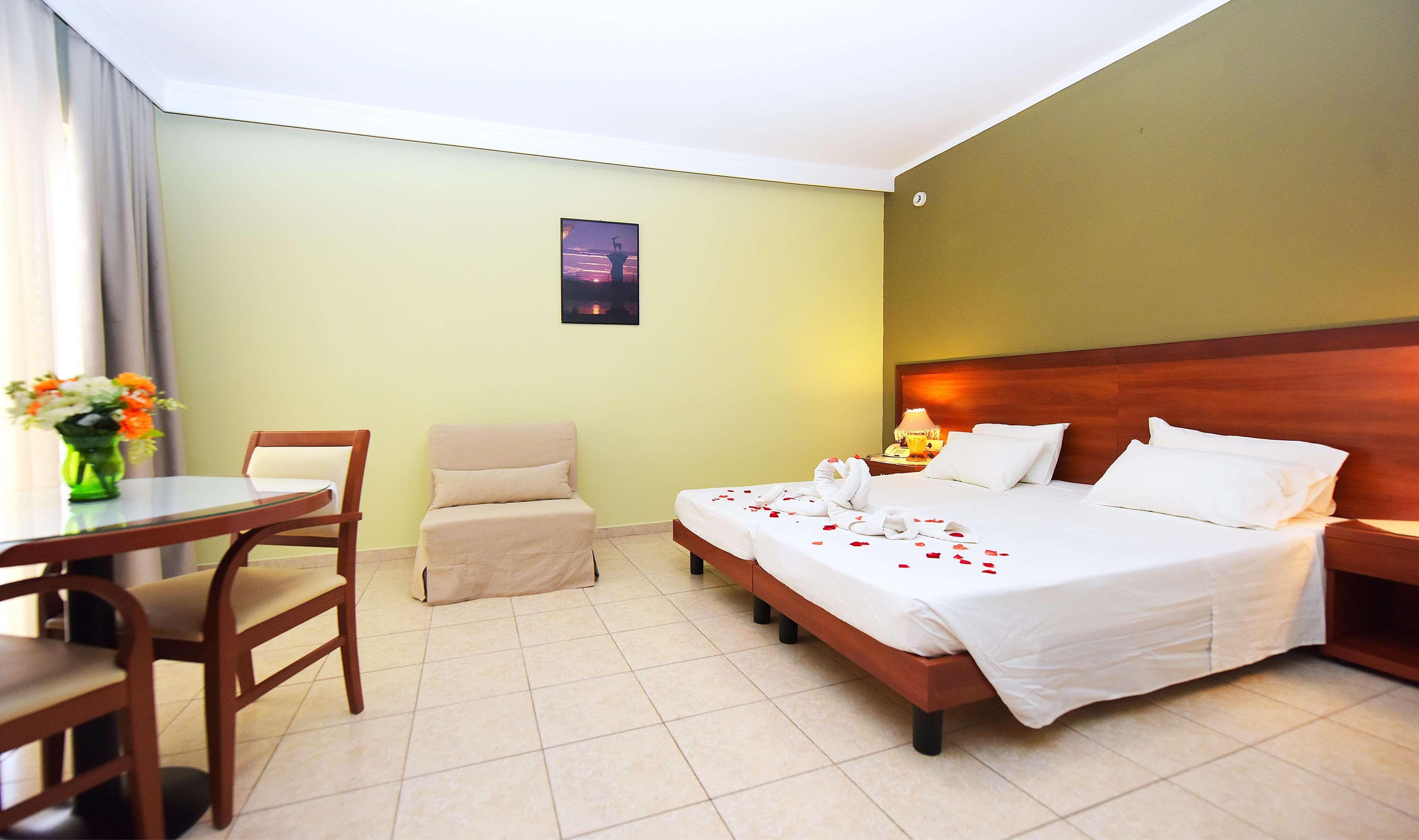 Esmeralda Hotel Kremasti  Luaran gambar