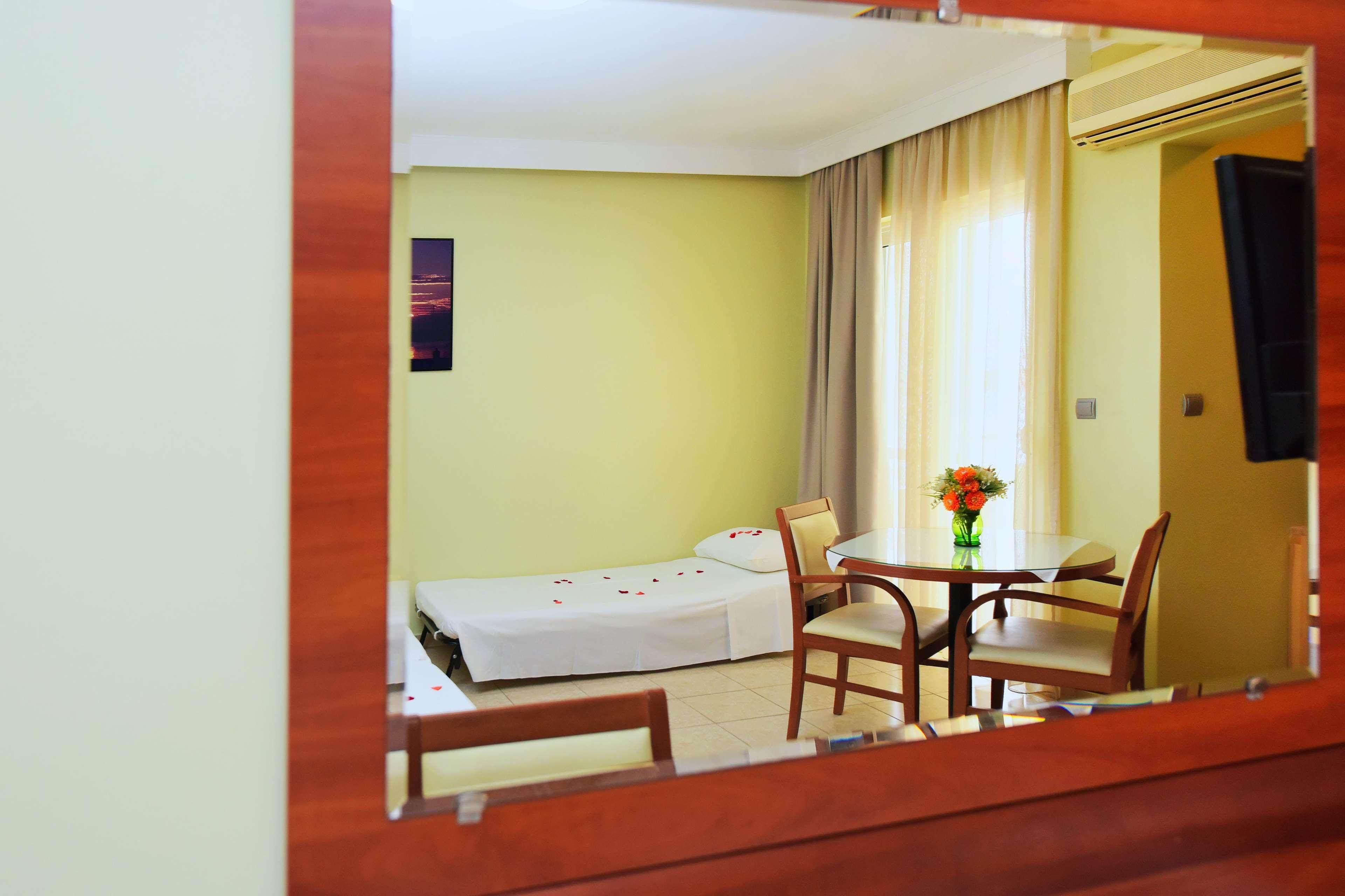 Esmeralda Hotel Kremasti  Luaran gambar