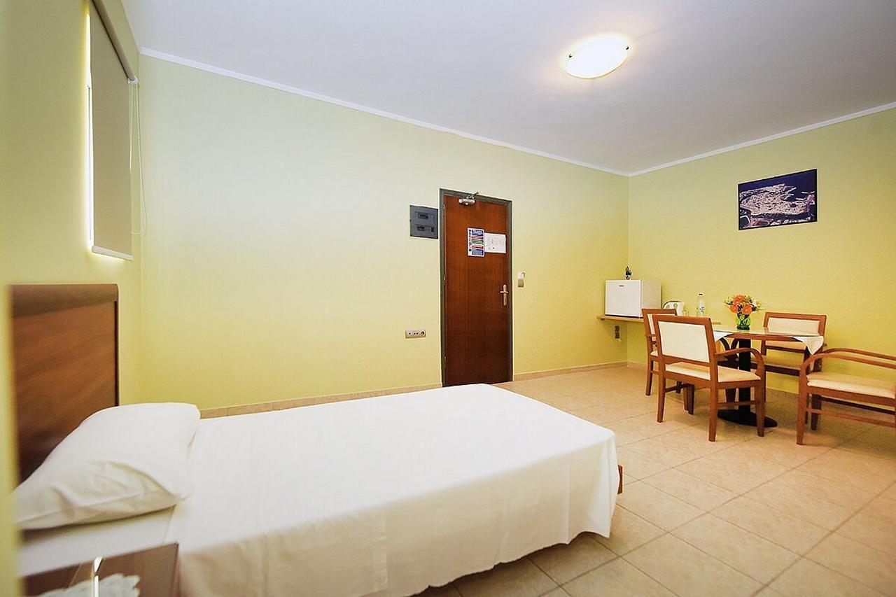 Esmeralda Hotel Kremasti  Luaran gambar